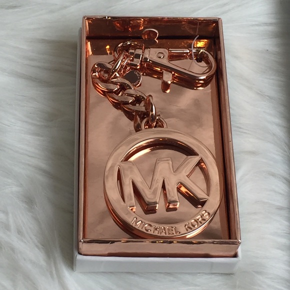Michael Kors Rose Gold key chain - Picture 2 of 4